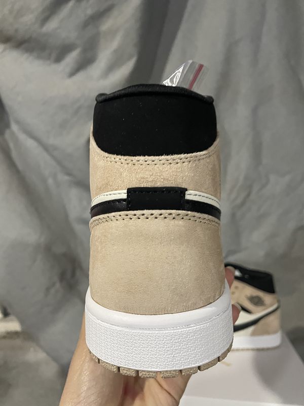 Air Jordan 1 Mid ‘Barely’