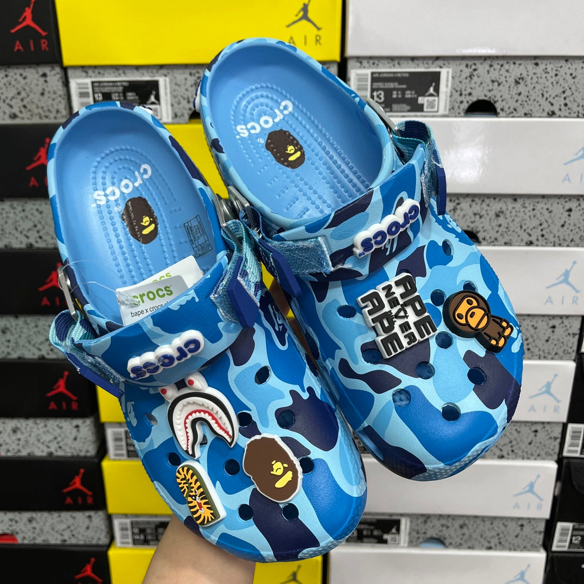 A BATHING APE®︎ × Crocs
