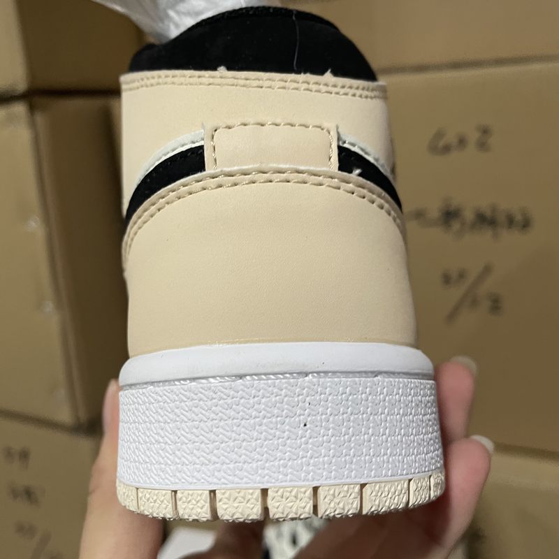 Air Jordan 1 Mid ‘Beige’
