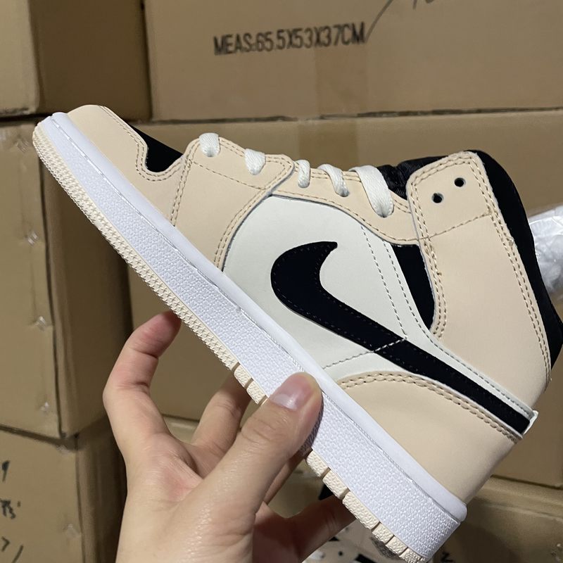 Air Jordan 1 Mid ‘Beige’