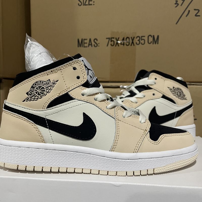Air Jordan 1 Mid ‘Beige’