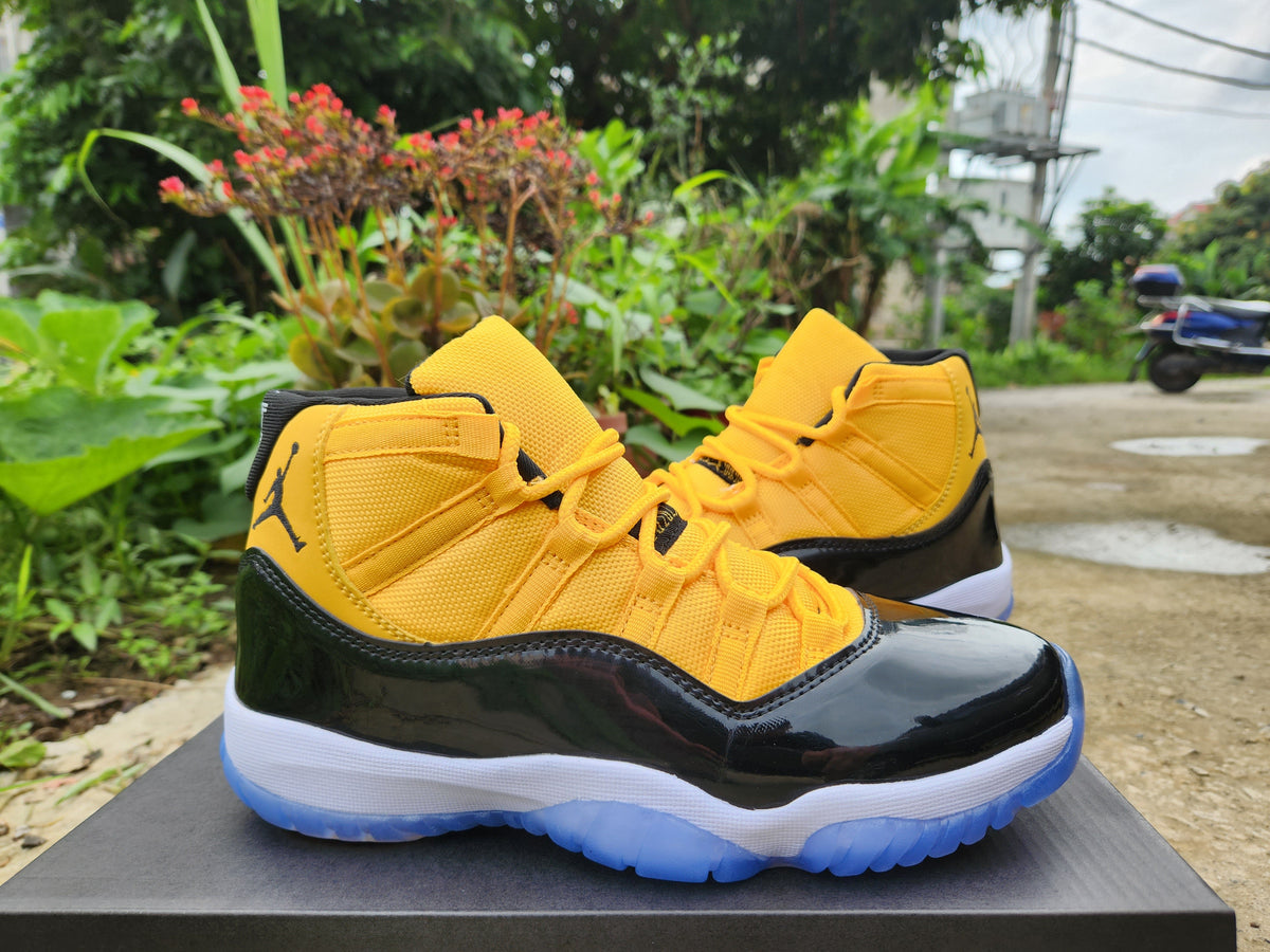 Air Jordan 11 "Yellow black"