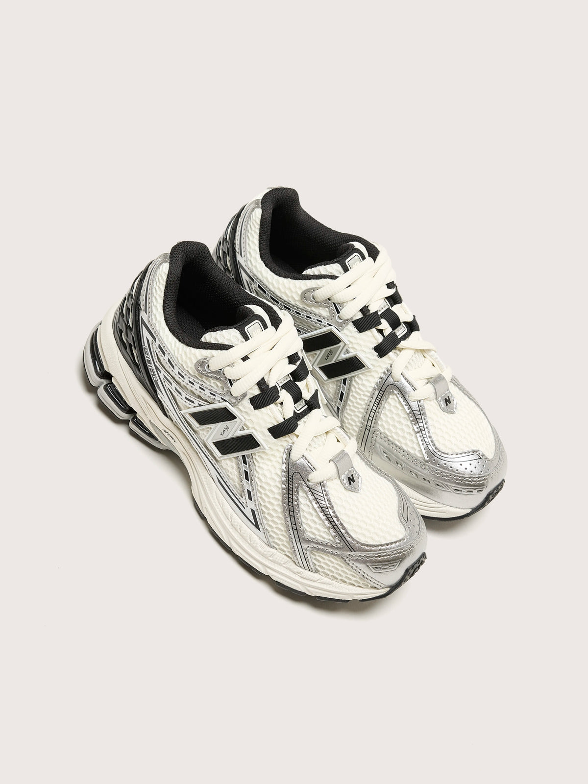 New Balance 1906 ‘Metallic Grey’