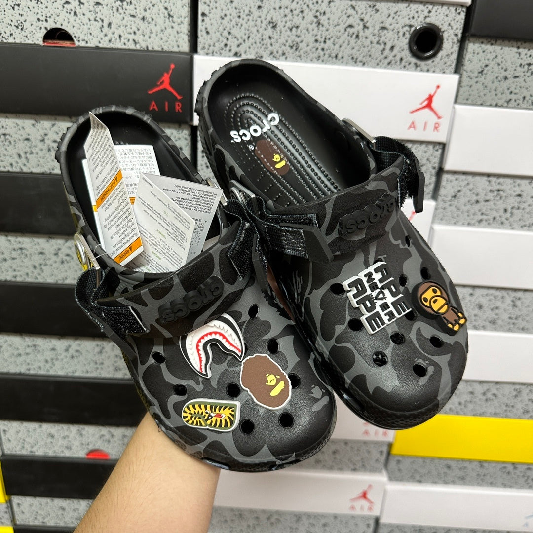 A BATHING APE®︎ × Crocs